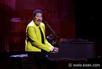 Singer Lionel Richie hospitalized after St. Louis concert: Reports
