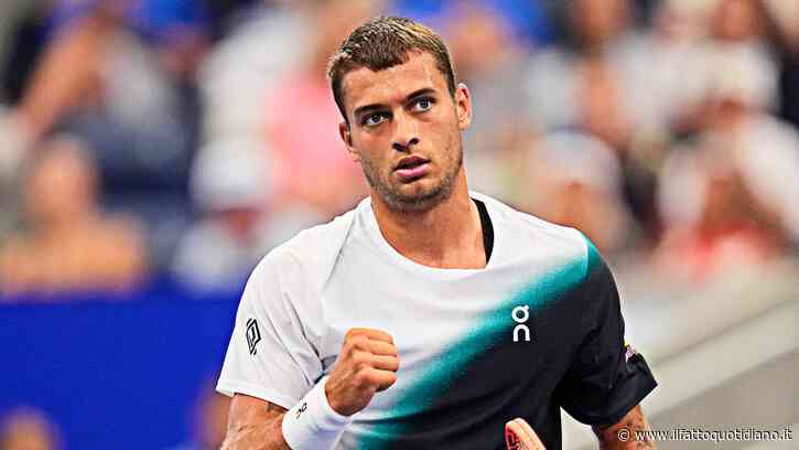 Us Open, Cobolli comincia con il botto: battuto Comesana dopo un match epico. “Ora vado nel miglior ristorante di New York e poi bevo uno shottino”