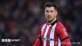 Doncaster sign Lincoln striker Collins on loan