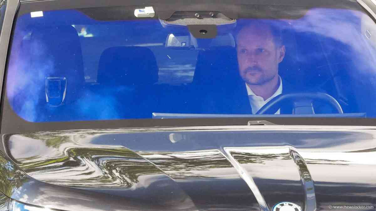 Noorse koning Haakon haalt Mette-Marit op na onverwachte ziekenhuisopname