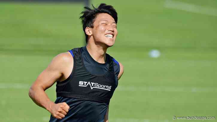 Schalke sign South Korean forward Hwang Hee-chan on loan from Wolves