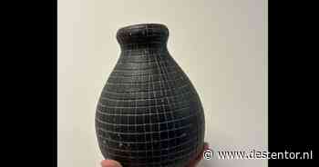 Kringloop Urk zoekt eigenaar(s) geheimzinnig vaasje: ‘Er zit iets in wat je graag terug wilt’