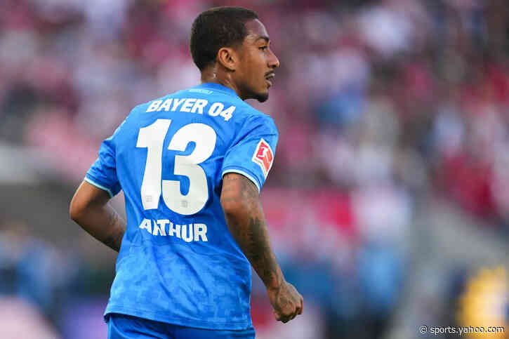 Official | Werder Bremen confirm Brazilian fullback Arthur as 14th and final summer arrival