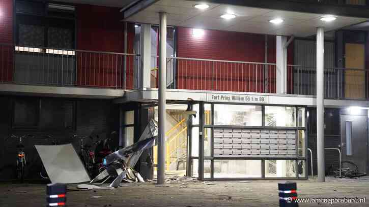 Deur weggeblazen door explosie bij flatgebouw in Rosmalen