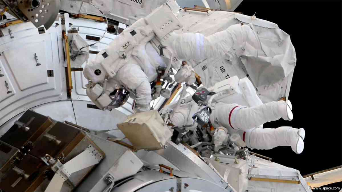 Two astronauts replace ISS camera and docking aid on 6th-ever all-female spacewalk (video)