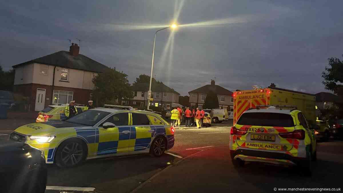 Bomb disposal squad called to Leigh street after box of dynamite discovered