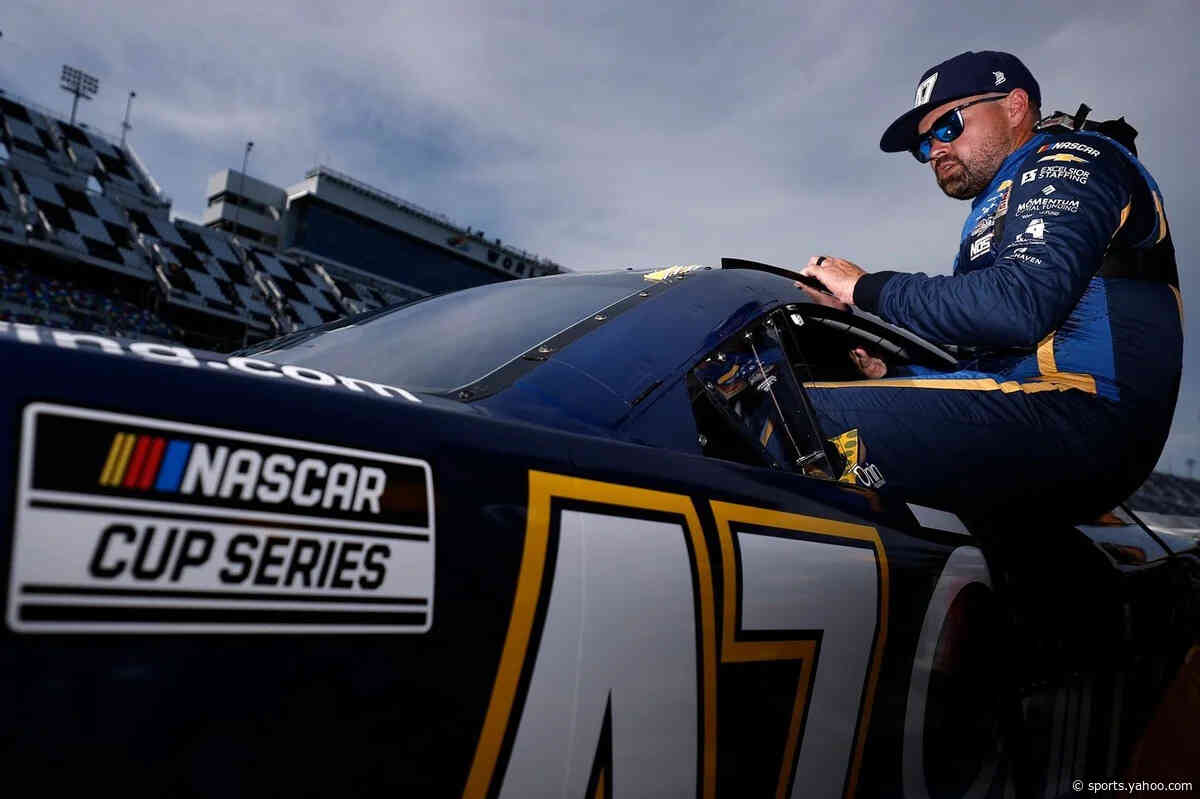 Denny Hamlin defends Ricky Stenhouse Jr. after wrecking Ryan Blaney on final lap