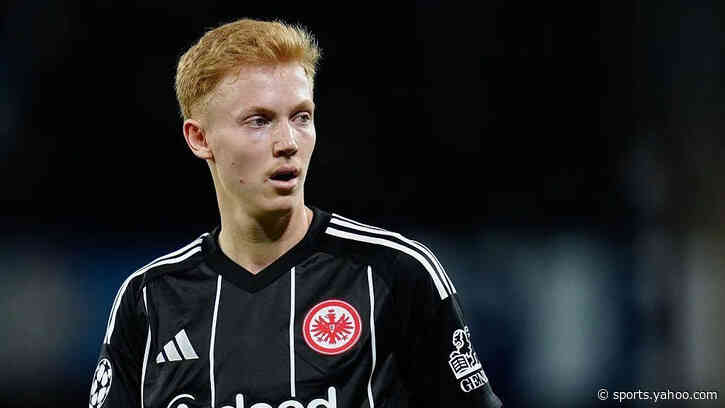 Larsson 'honoured' by Fulham move