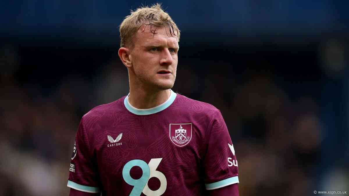 Wrexham make 2 transfer deadline-day signings