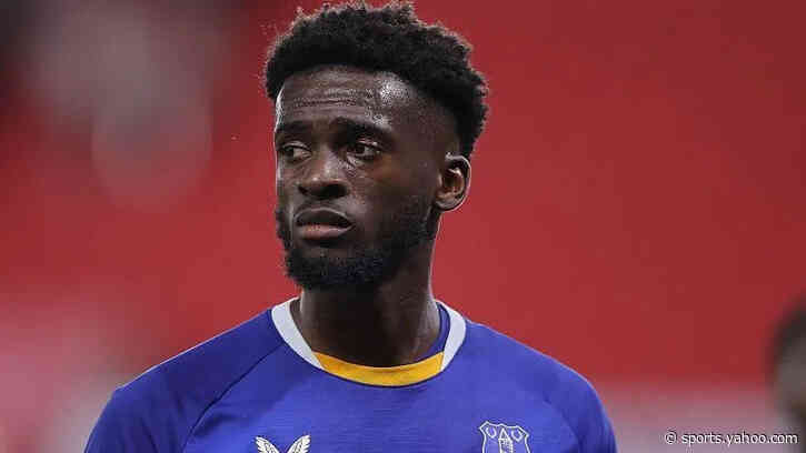 Hull sign Iroegbunam from Everton and Vaz from Roma