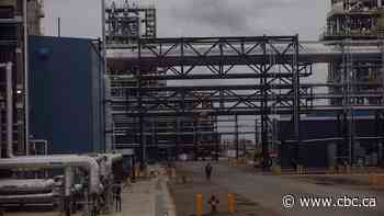 Smith sees no threat to Alberta from U.S.-Venezuela oil deal, renews pipeline push