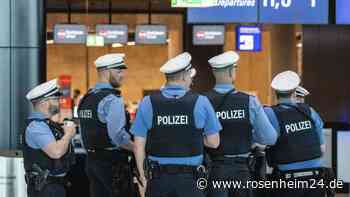 Massenschlägerei am Check-in-Schalter: Polizei rückt an – Flugzeug hebt ohne viele Passagiere ab