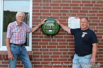 Feuerwehr Iddensen stellt AED in Dienst