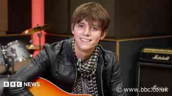 Sixteen-year-old performs with The Libertines