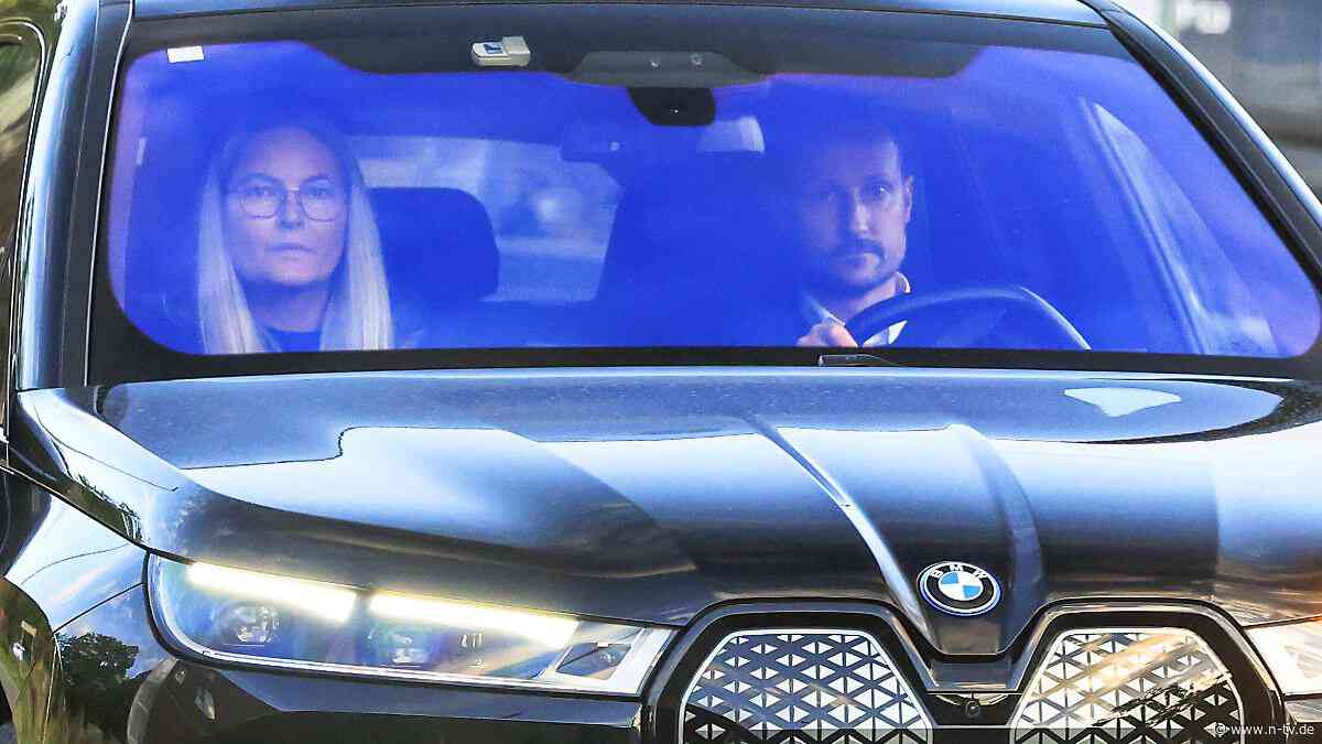 Kurz nach Vereidigungszeremonie: Mette-Marit kurzzeitig in Klinik gebracht