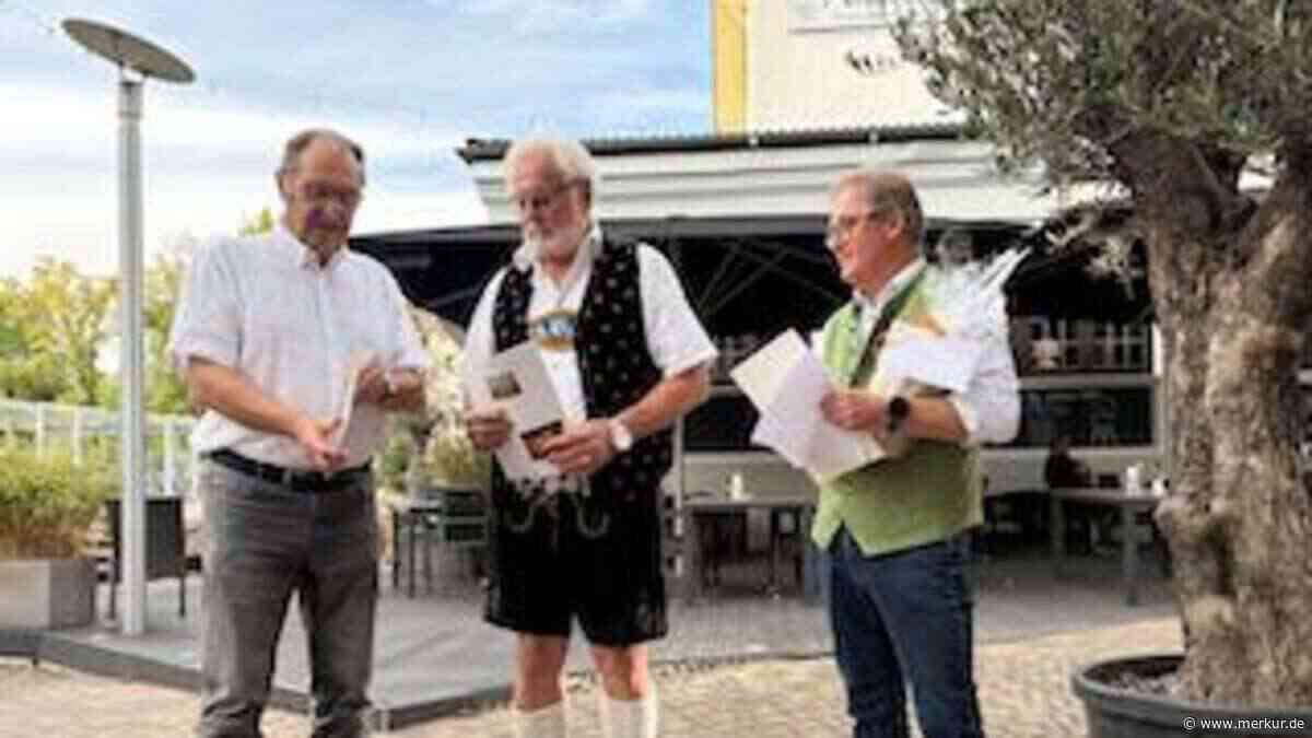 Ammerseer Bauerntheater ehrt Rainer Bartsch mit silberner Nadel