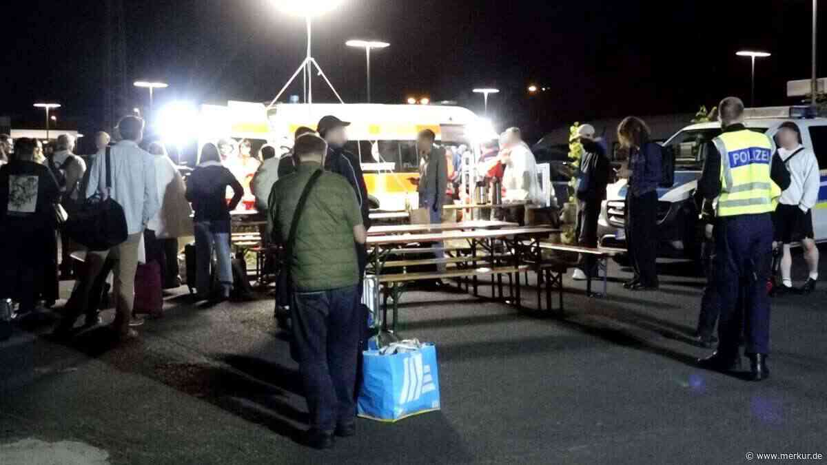 Bei voller Fahrt mit 200 km/h: ICE-Tür öffnet sich plötzlich – Fahrgäste in Bayern evakuiert