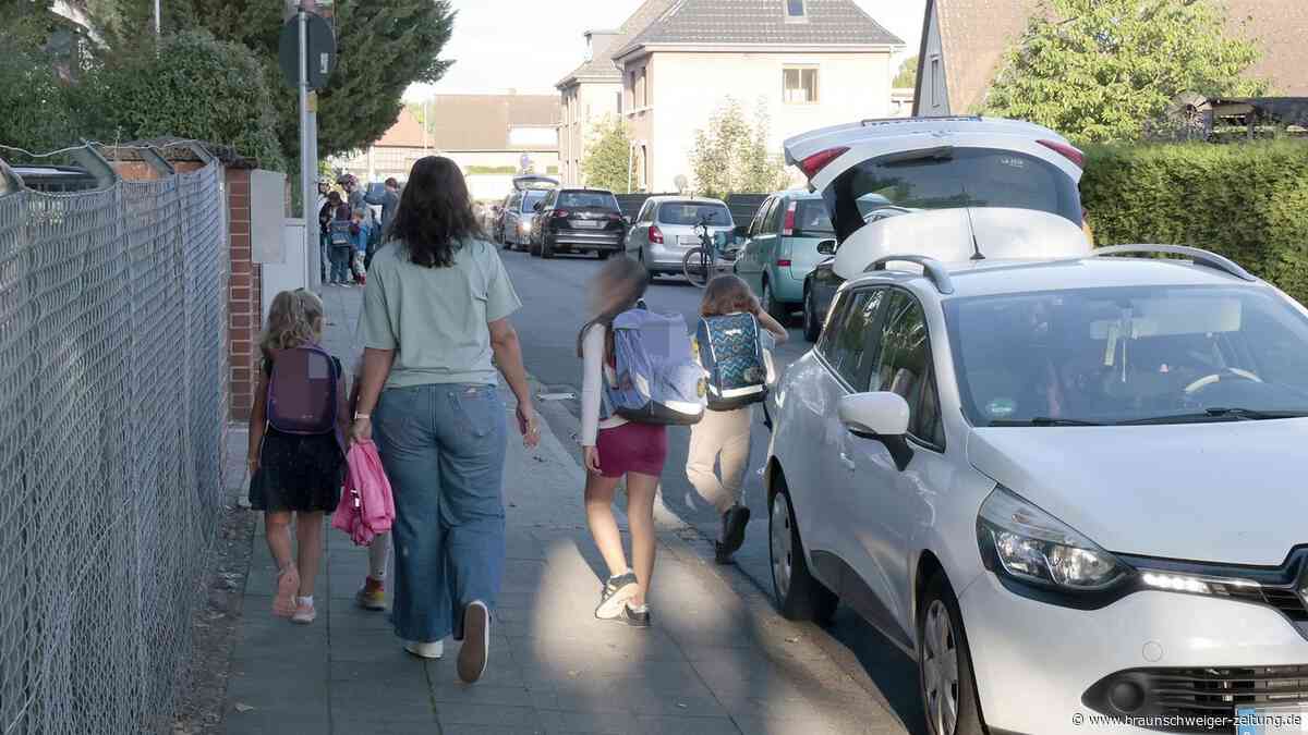 So will die Stadt die Elterntaxis an einer Braunschweiger Grundschule ausbremsen