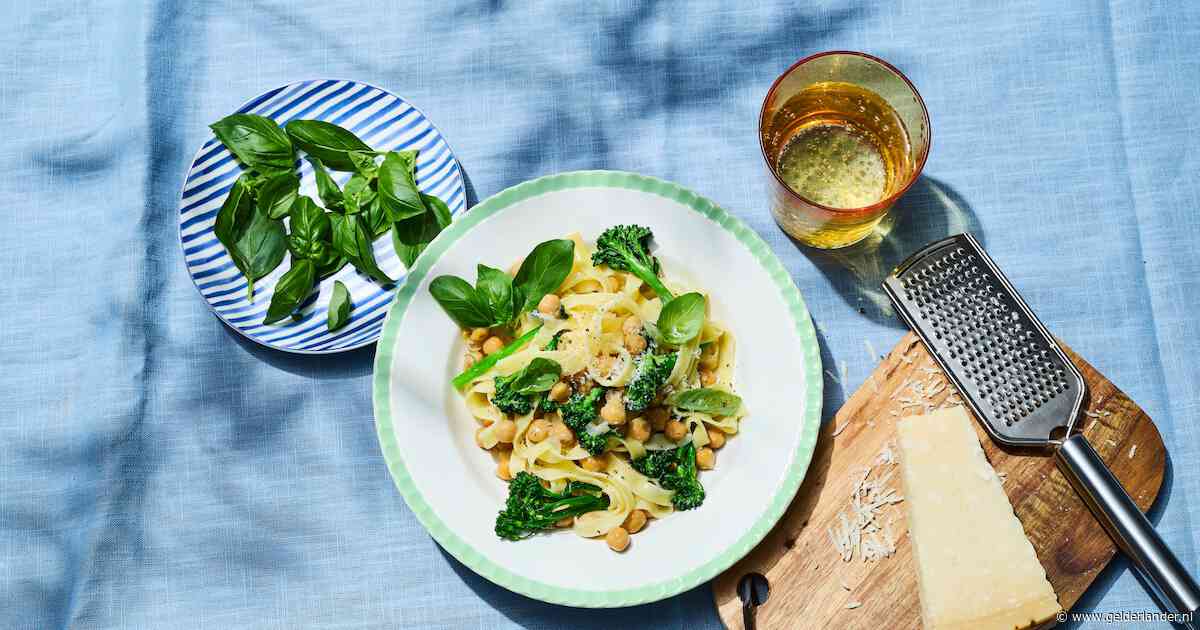 Wat Eten We Vandaag: Tagliatelle met gebakken bimi en citroen