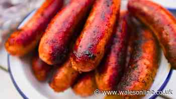 Sausages dinners are tastier if you add 1 simple ingredient before roasting them