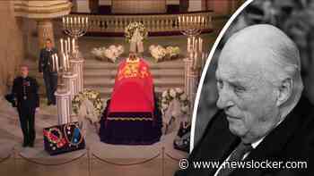 Parlementsleden en publiek brengen laatste eerbetoon bij kist koning Harald