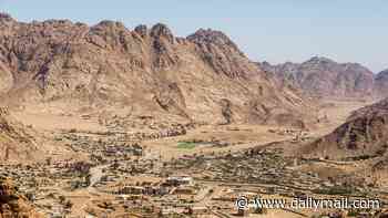 Bus crash in Egypt tourist hotspot kills at least 21 people and leaves 22 injured