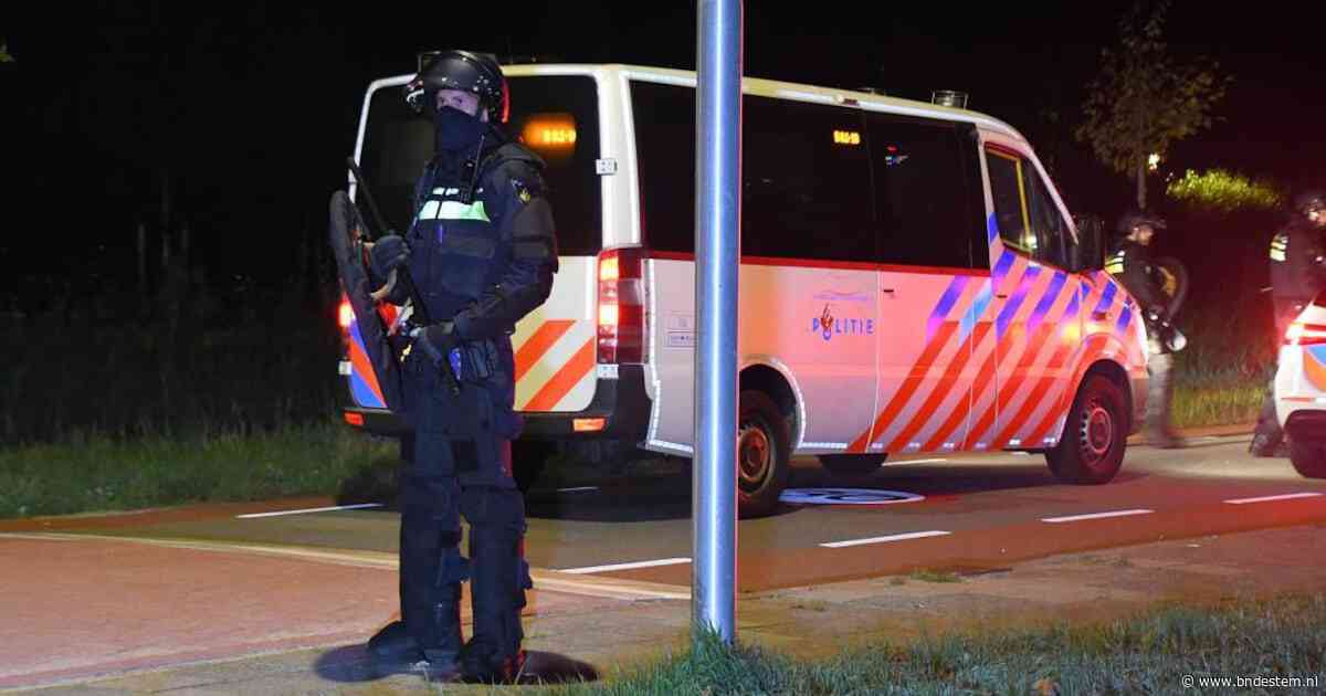 Vijf mensen aangehouden bij demonstratie in Tholen wegens opruiing, belediging en verstoring van de openbare orde