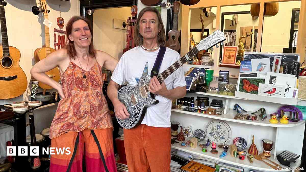 Bespoke guitar to be raffled for Rothbury funds
