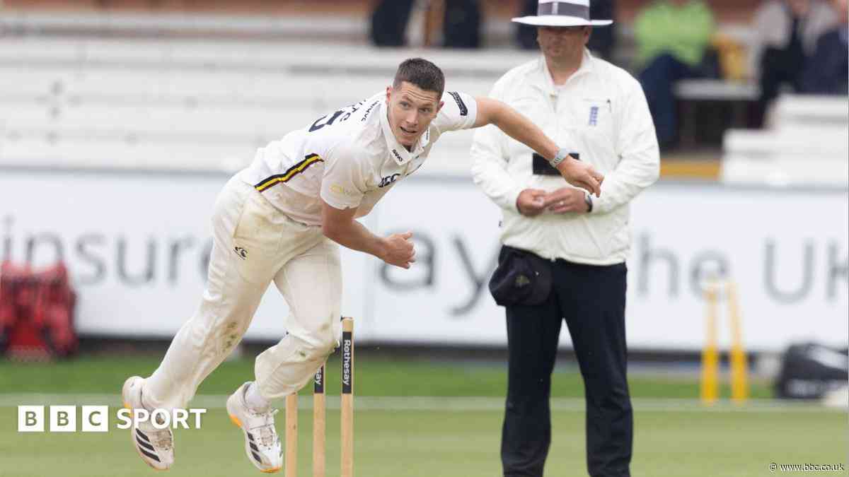 England seamer Potts signs new Durham contract