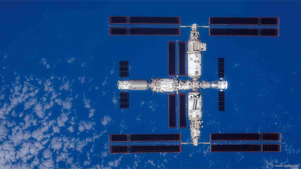 A bright space station will soar over the US this week — and it's not the ISS. Here's how to see it