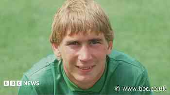 Calls for 'fitting tribute' to goalkeeping legend