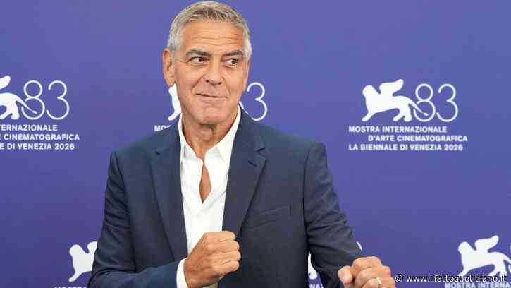 “Viviamo in una cacocrazia, ma ne usciremo”, il Leone d’oro George Clooney contro Trump e una certa “idea di crudeltà”