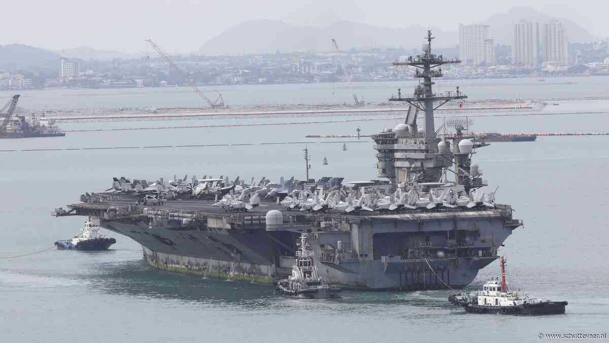 Bemanning vliegdekschip Abraham Lincoln zet na bijna 300 dagen voet aan wal in Thailand