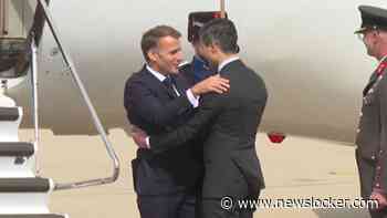 Warm ontvangst Franse president Emmanuel Macron op Eindhoven Airport