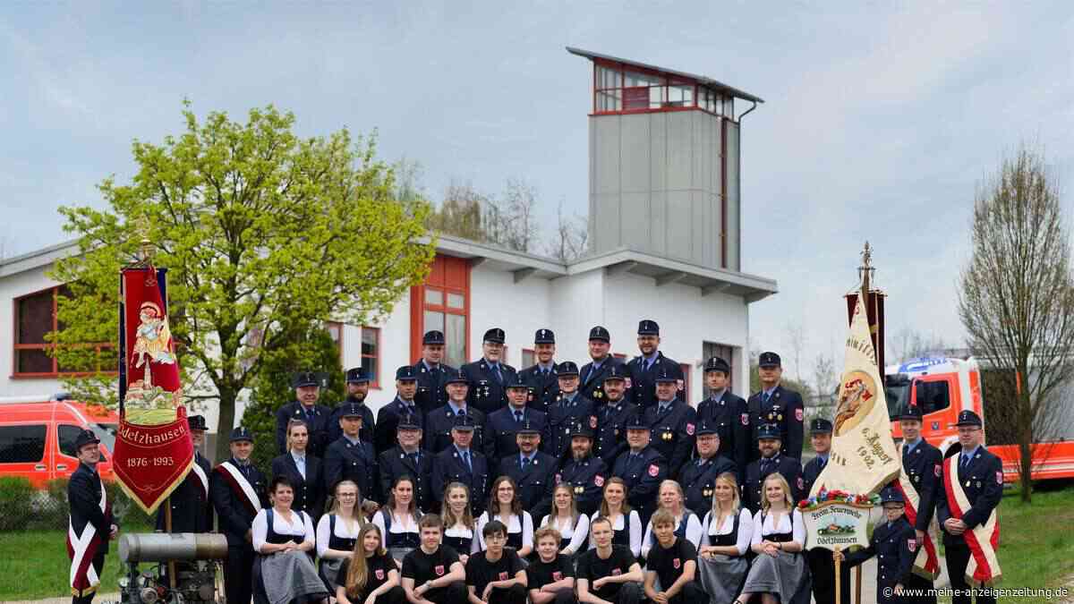 Feuerwehr Odelzhausen feiert 150 Jahre mit Umzug und Fahrzeugsegnung