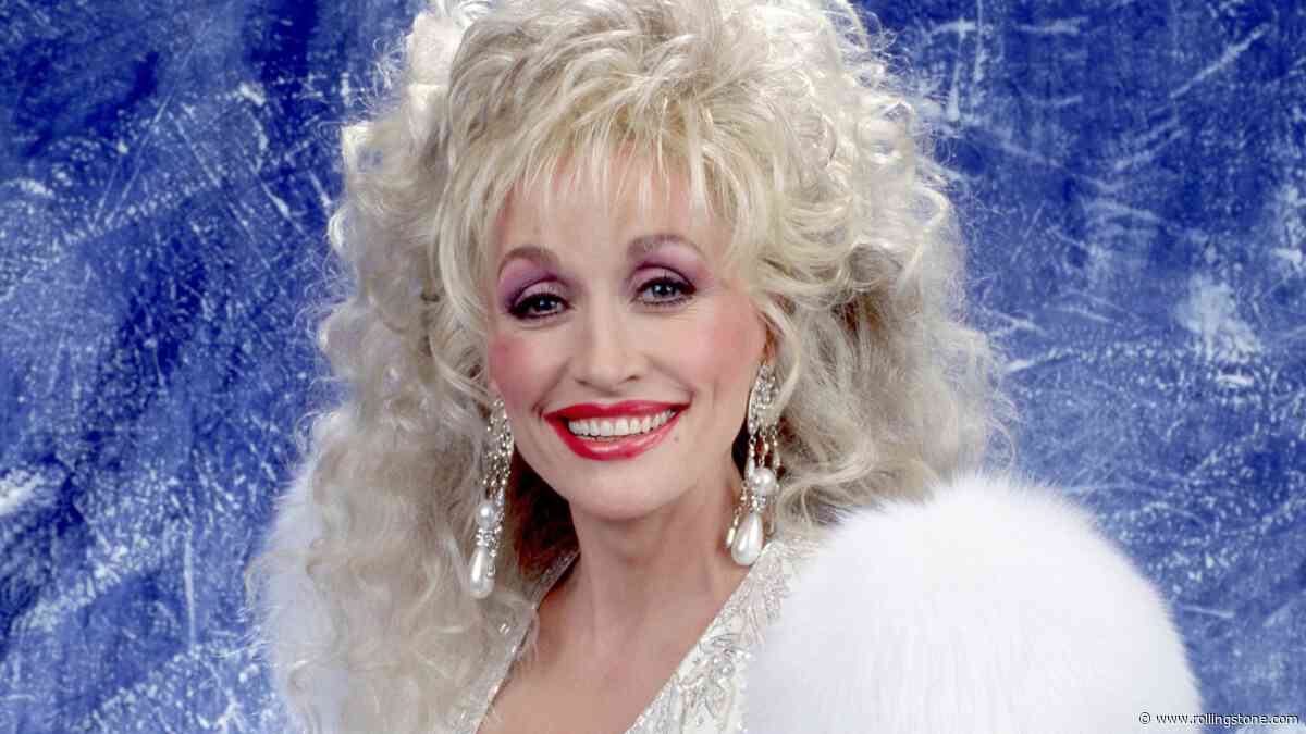 Women Spend Our Lives Being Looked At. Dolly Parton Refocused the Gaze