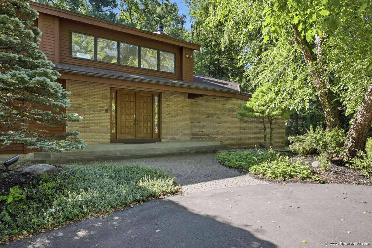 House of the Week: One-of-a-kind contemporary in Niskayuna
