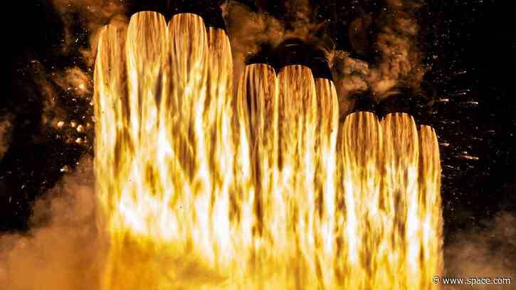 Falcon Heavy brings the heat | Space photo of the day for Sept. 2, 2026