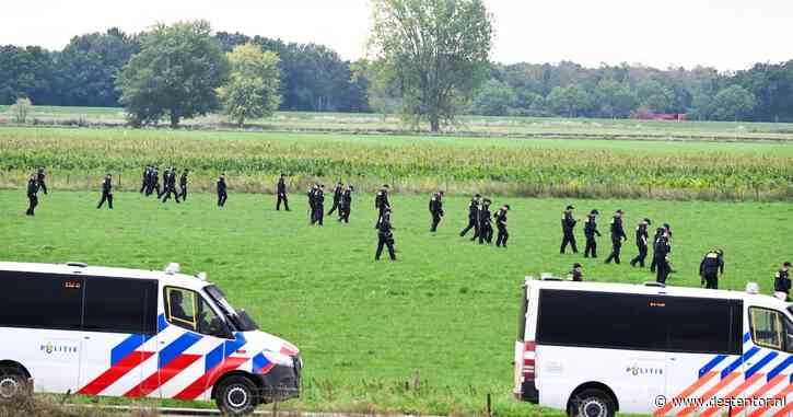 LIVE Overasselt | ME zoekt naar sporen en wapens in weiland en maisveld • ‘Daders kregen laatste briefing in Belgische loods’ • 35ste verdachte opgepakt
