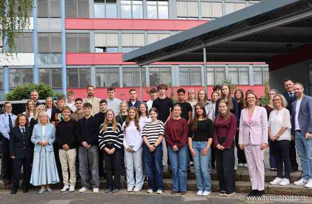 POL-RE: Kreis Recklinghausen/Bottrop: 29 Schülerinnen und Schüler starten an der Fachoberschule Polizei - zwei Jahre Praktika und Berufsschule