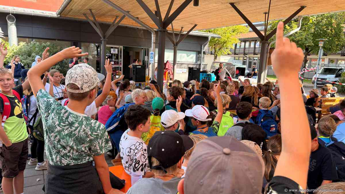 NeuSobPolis in Neuburg: 200 Kinder regieren ihre eigene Stadt – doch das (richtige) Geld wird knapp
