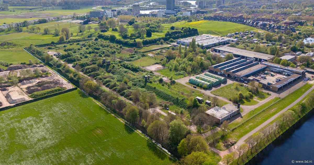 Vertraging bij bouw azc in Den Bosch, asbestverdacht puin en asfalt gevonden