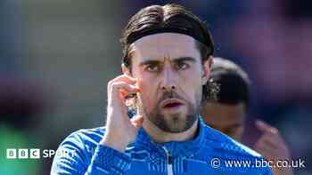Walsall sign Huddersfield midfielder Evans on loan