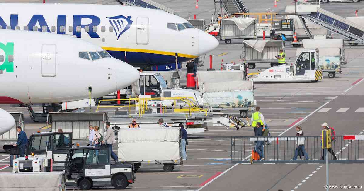 Honderden reizigers gedupeerd: zes Ryanair-vliegtuigen zonder koffers vertrokken vanaf Eindhoven Airport
