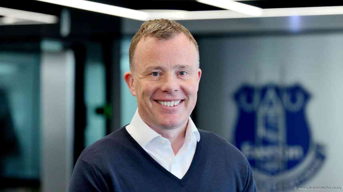 Angry fans make Angus Kinnear demand after Everton 'chaotic' transfer window