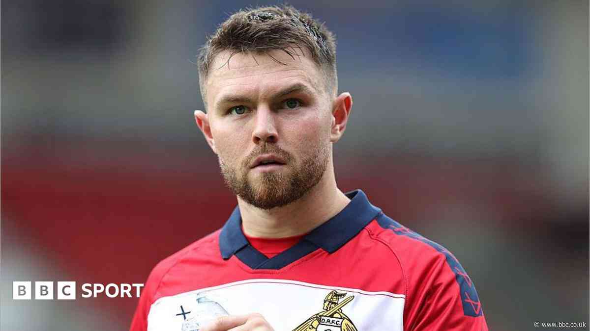 Rochdale complete deals for Middleton and Tasker