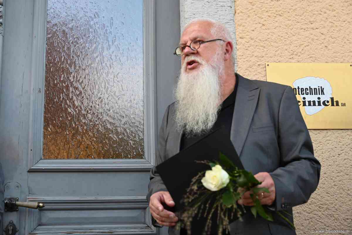 „Es ist unsere verdammte Pflicht“: Stolperstein für Kurt Baumann in Oederan verlegt