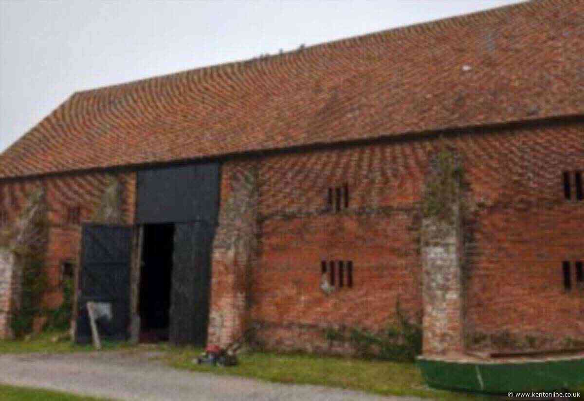 Plans to convert Grade II listed barn into homes