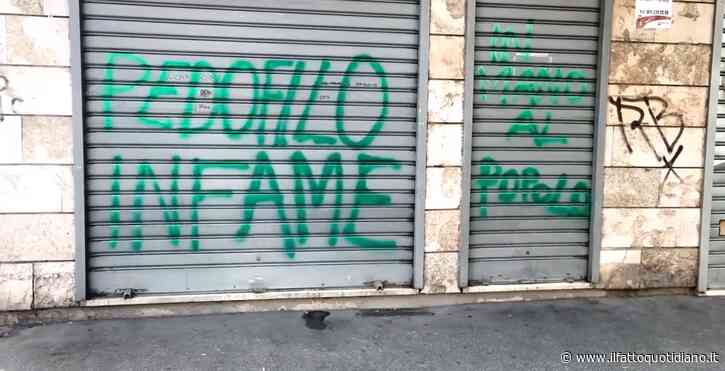 Caso Torino, molestie sulla tredicenne: insulti sulle saracinesche del minimarket dell’indagato