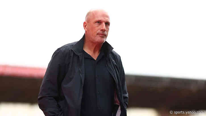 Clement a 'father figure' - City director Knapper